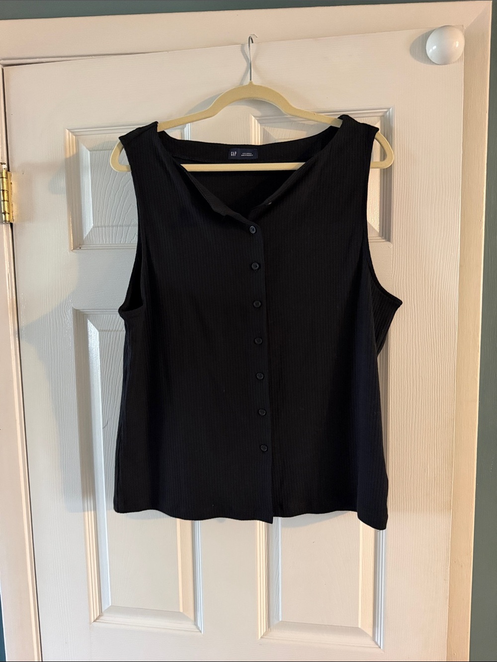 GAP Black Sleeveless Button-Front Ribbed Top